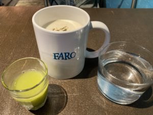 Faro　ほうじ茶ラテ　小松菜とリンゴとレモンのスムージー
