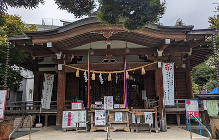 代々木店から徒歩８分、鳩森神社