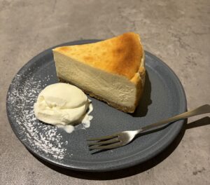 Bleu COFFEE（ブルーコーヒー） さんの白いミントのチーズケーキ