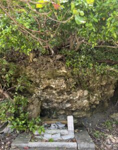 久高島に入る前に、徳仁川拝所へご挨拶